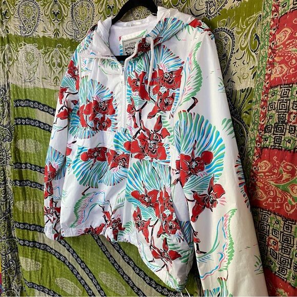 Like New Levi's White Tropical Retro Windbreaker Hooded Jacket Size Medium - Picture 8 of 16
